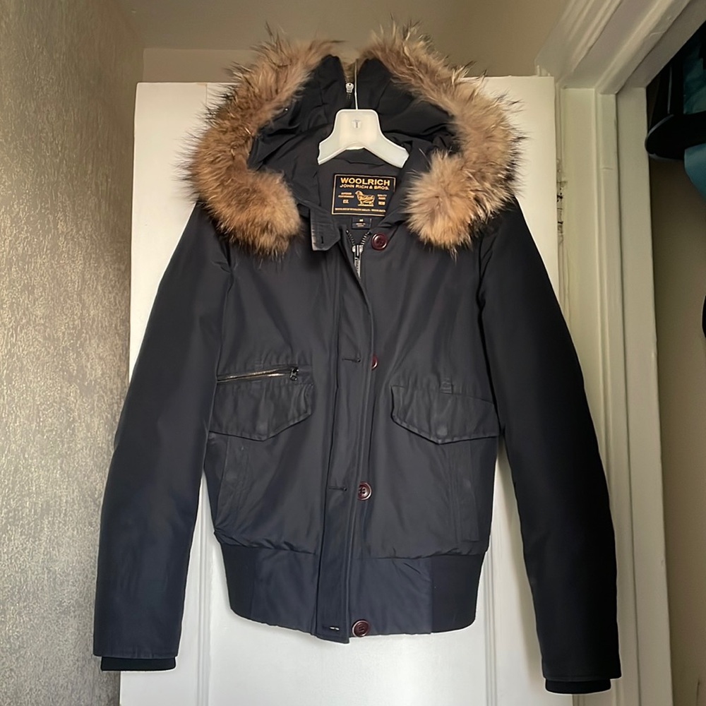 Navy blue Woolrich short parka with detachable REAL fur trim